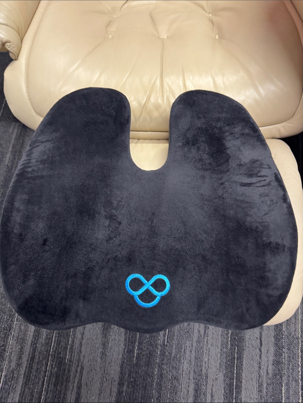 Black Memory Foam Coccyx Seat Cushion brand new!!!